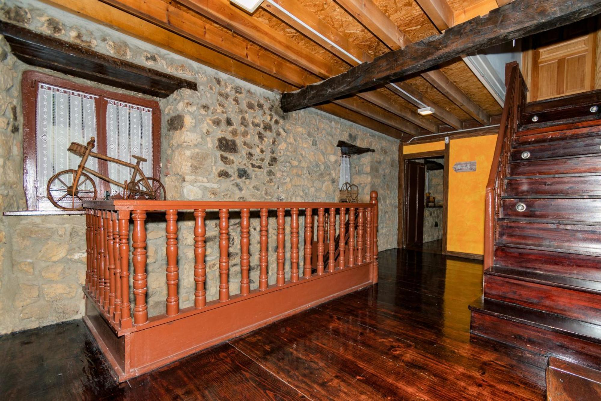 Albergue Santa Marina Buelna Exterior photo